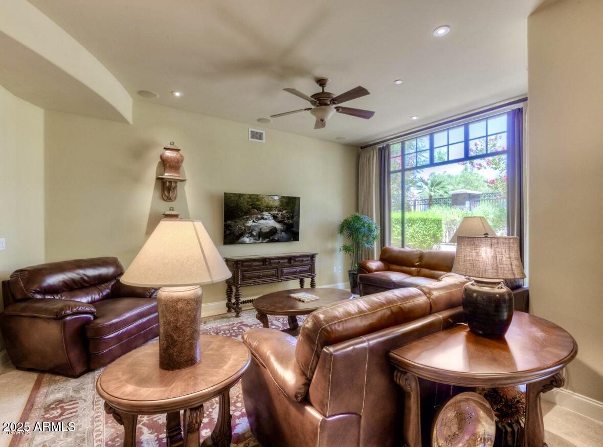 8 Biltmore Estate, Unit 112 Phoenix, AZ 85016 - Photo 3 of 17 IMG_1024