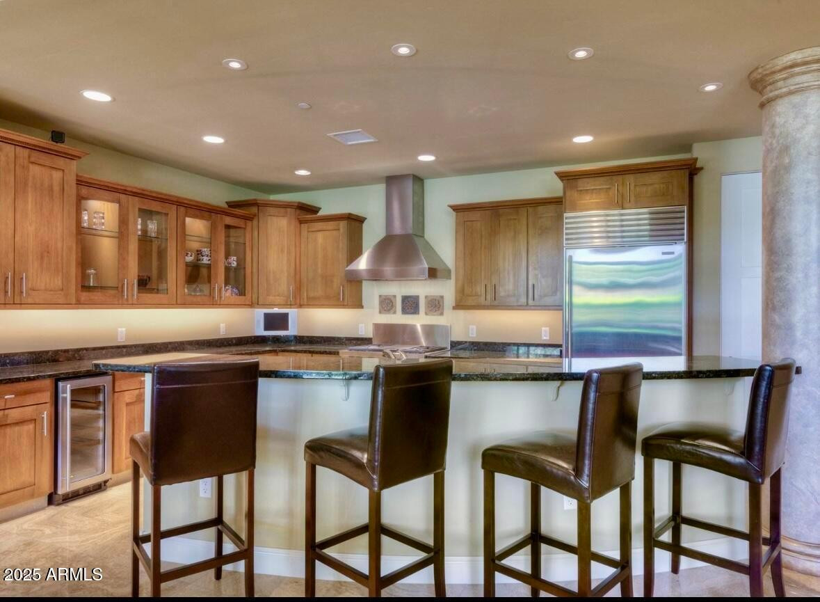 8 Biltmore Estate, Unit 112 Phoenix, AZ 85016 - Photo 7 of 14 a kitchen with lots of counter space and dining table