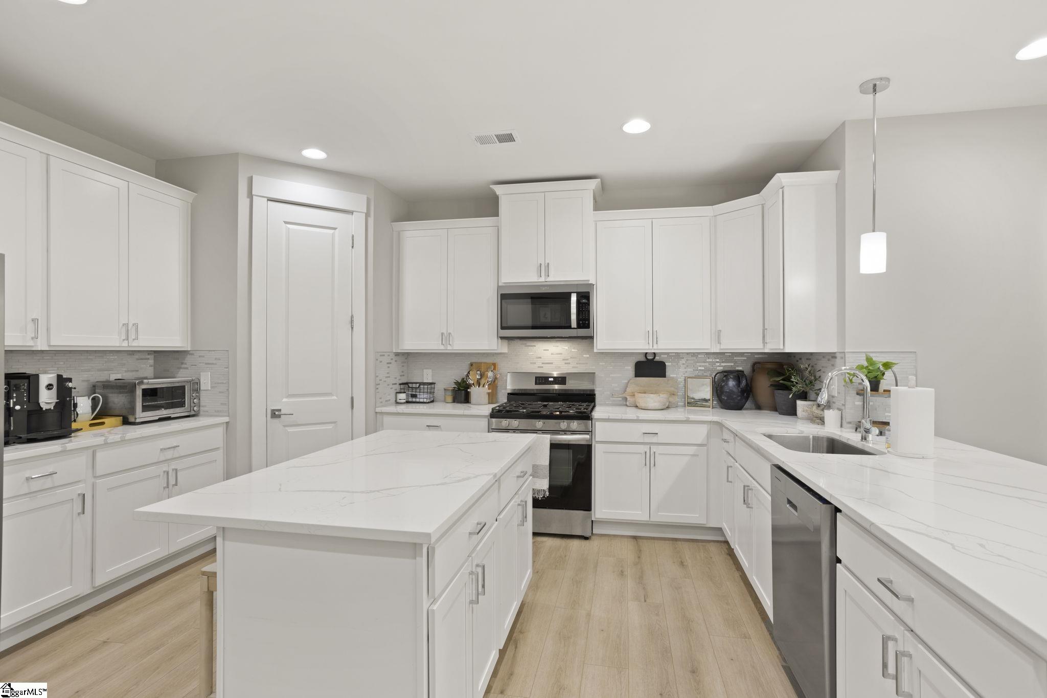 240 East Darby Road Taylors, SC 29687 - Photo 4 of 32