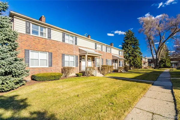 $2,200 | 3388 Coolidge Highway, Royal Oak, MI 48073