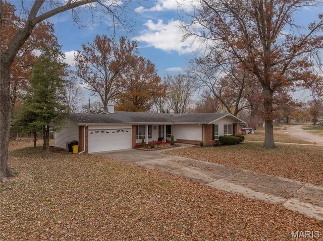 $289,900 | 3095 Harness Drive, Florissant, MO 63033
