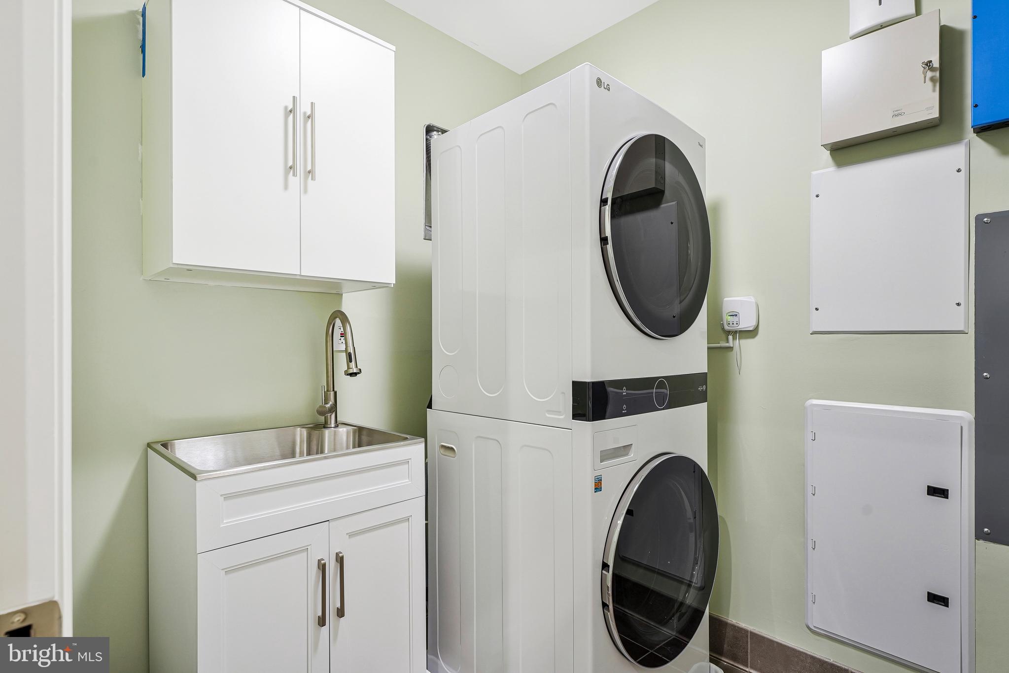 6900 Fleetwood Road, Unit 317 McLean, VA 22101 - Photo 28 of 56 a utility room with dryer and washer