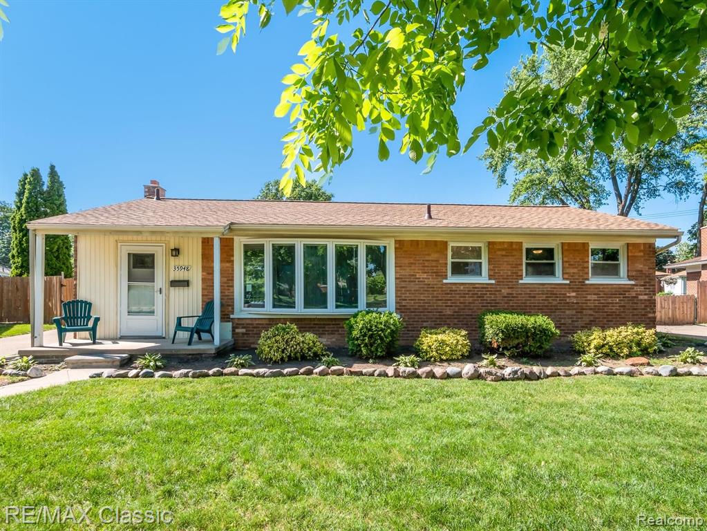 35948 Pinetree Street Livonia, MI 48150 - Photo 1 of 22