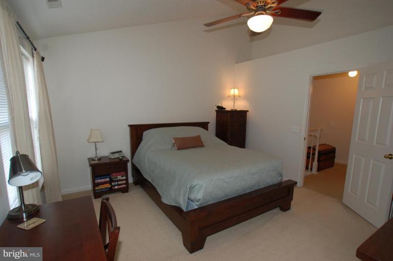 636 Howards Loop, Unit 13 Annapolis, MD 21401 - Photo 21 of 30 Master Bedroom