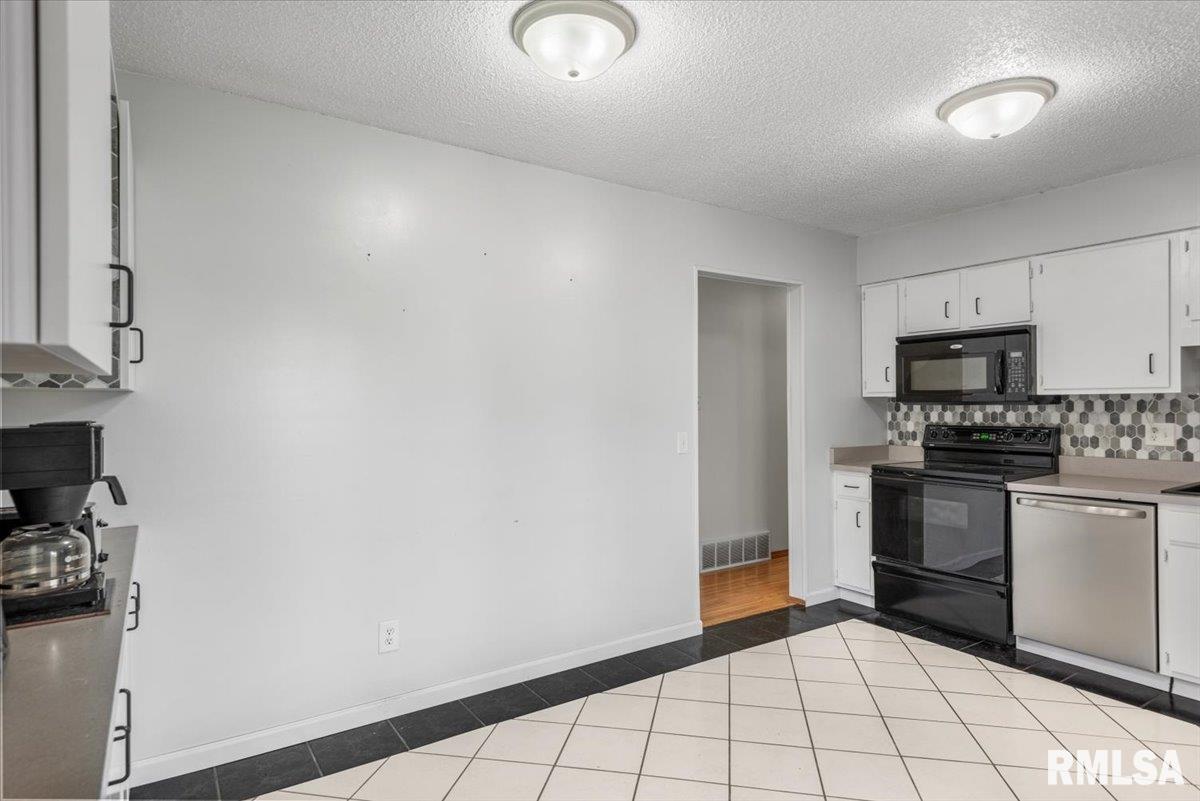 3018 Sandgate Road Springfield, IL 62702 - Photo 9 of 34