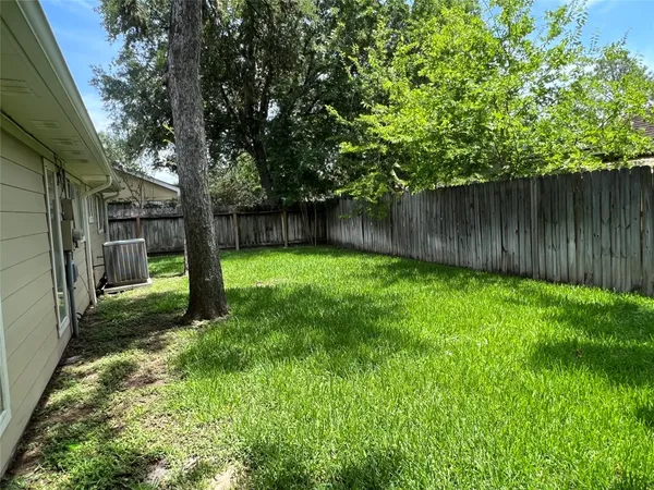 $2,100 | 1318 Pinecroft Drive, Sugar Land, TX 77498