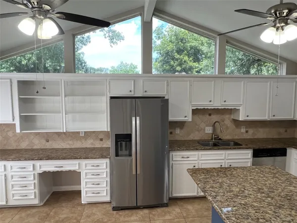 $2,100 | 1318 Pinecroft Drive, Sugar Land, TX 77498