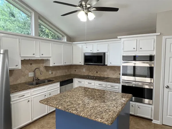 $2,100 | 1318 Pinecroft Drive, Sugar Land, TX 77498