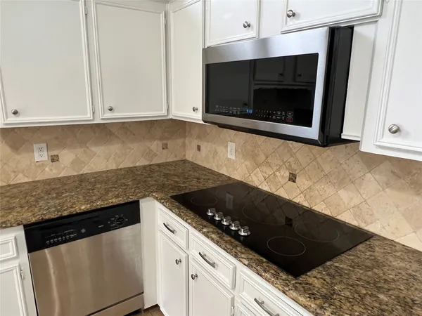 $2,100 | 1318 Pinecroft Drive, Sugar Land, TX 77498