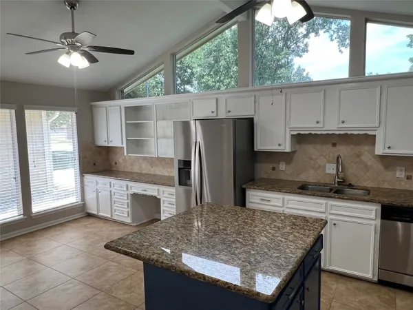 $2,100 | 1318 Pinecroft Drive, Sugar Land, TX 77498