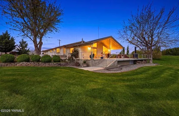 $899,000 | 3114 Highland Road Avenue East, Benton City, WA 99320
