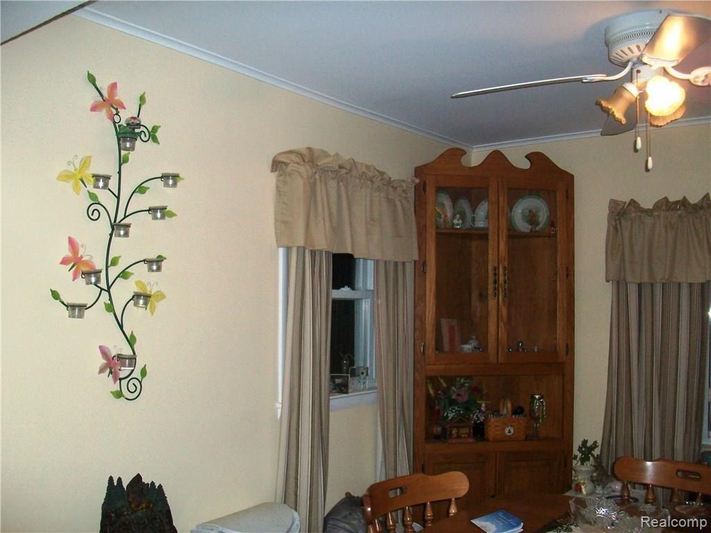 5660 Crescent Road Waterford, MI 48327 - Photo 9 of 18 DINING RM 2.JPG