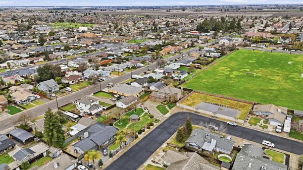$889,500 | 2117 Vincent Avenue, Hughson, CA 95326