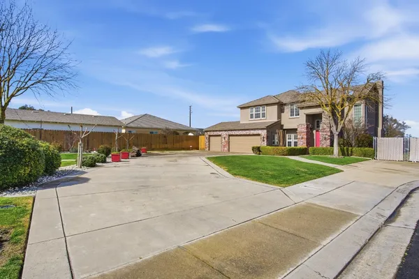 $894,300 | 2117 Vincent Avenue, Hughson, CA 95326