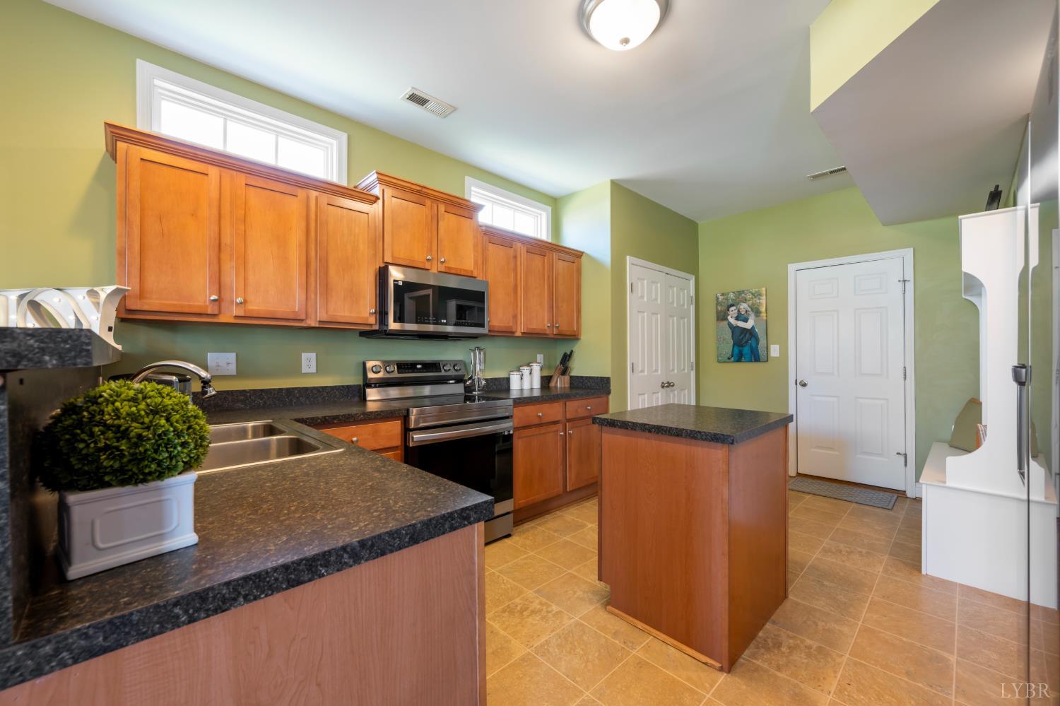 47 Grove Terrace Rustburg, VA 24588 - Photo 14 of 54