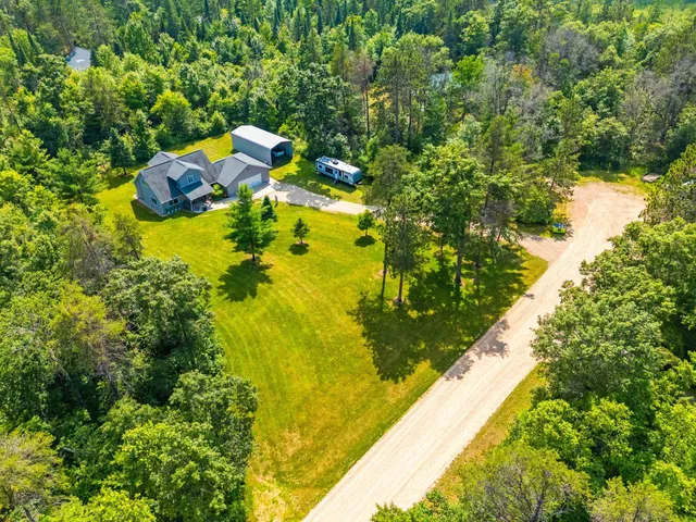 $359,900 | W10559 Fox Lane, Crivitz, WI 54114