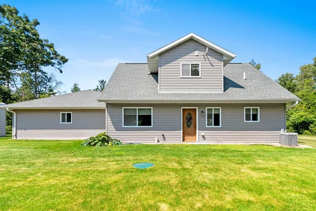 $359,900 | W10559 Fox Lane, Crivitz, WI 54114