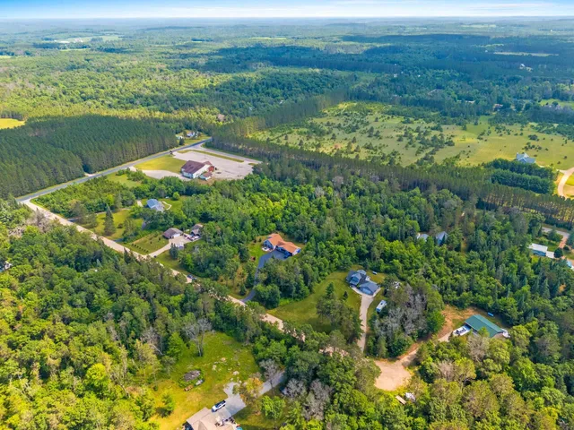 $359,900 | W10559 Fox Lane, Crivitz, WI 54114