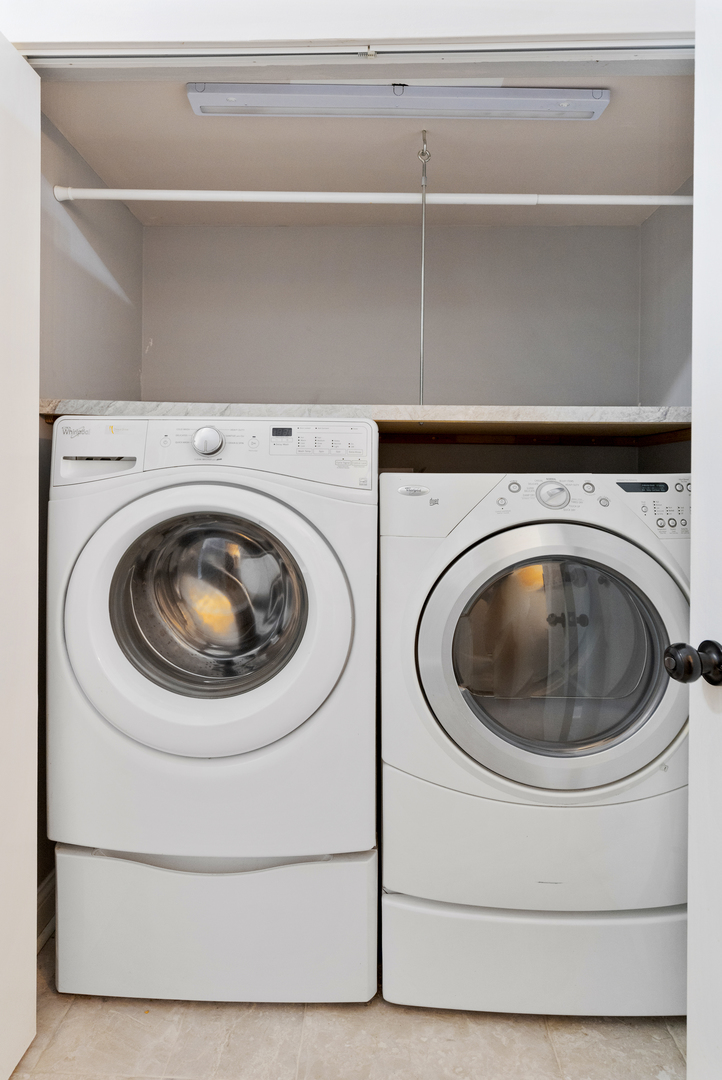 1032 Willow Bay Elgin, IL 60123 - Photo 17 of 27 a utility room with dryer and washer