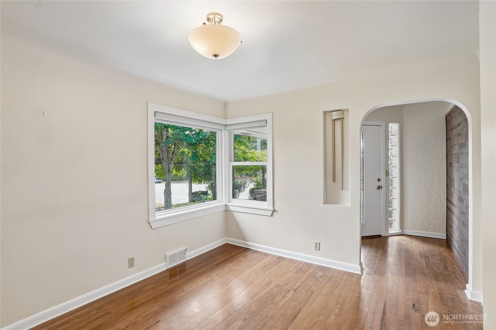 3004 Southwest Barton Street Seattle, WA 98126 - Photo 8 of 40