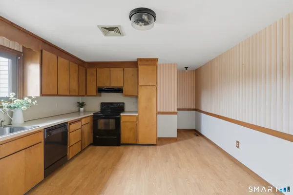 $249,000 | 1301 Summer Hill Drive, Unit 1301, South Windsor, CT 06074