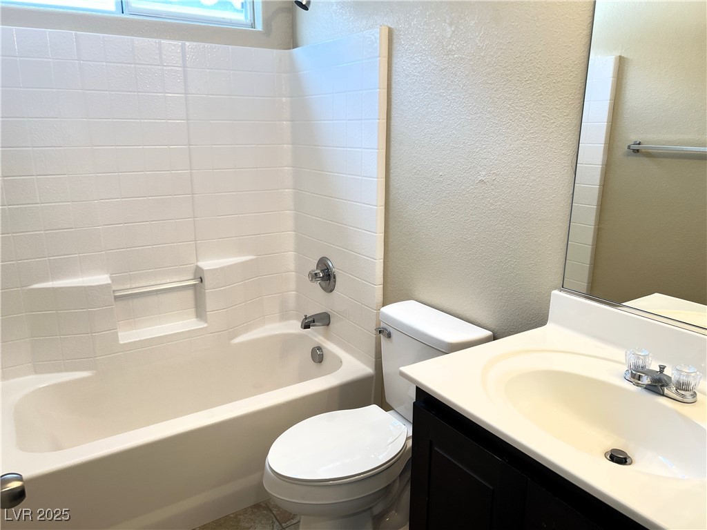 9535 Leaping Lizard Street Las Vegas, NV 89178 - Photo 27 of 37 Bathroom on third floor with shower / bathing tub combination and vanity.