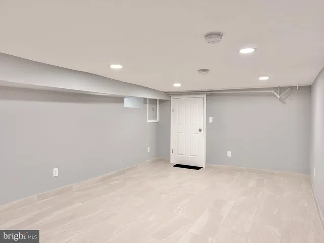 a view of backyard with trees