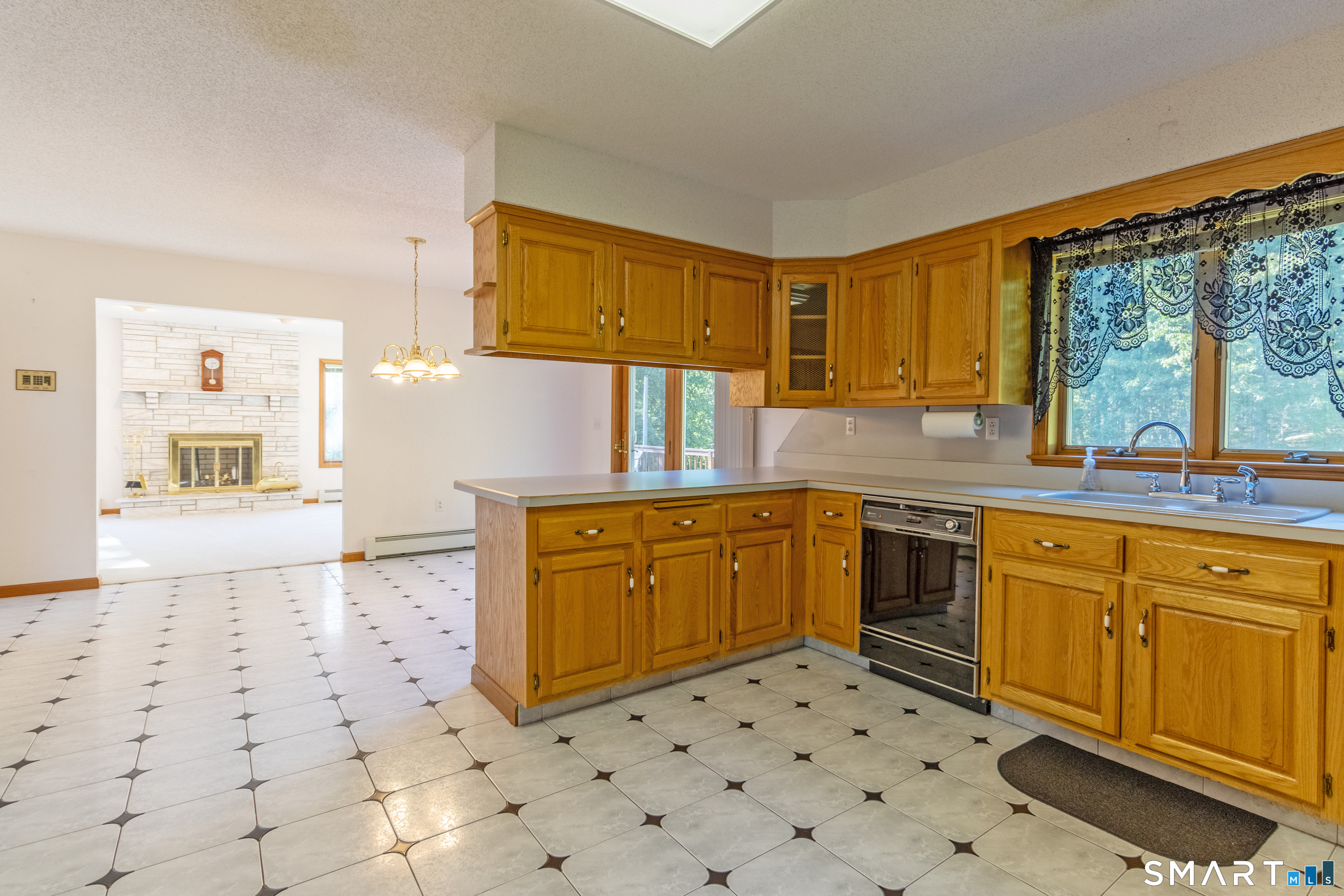 76 Thimble Rock Road Middletown, CT 06457 - Photo 5 of 40