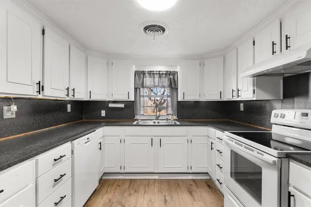 $239,900 | 1137 Highway 82, Seymour, TX 76380