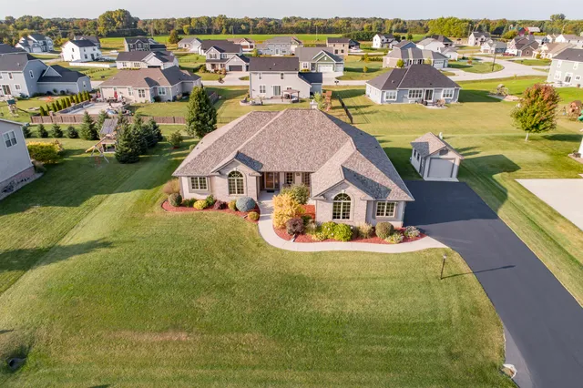 616 North Buth Road, Dousman, WI 53118