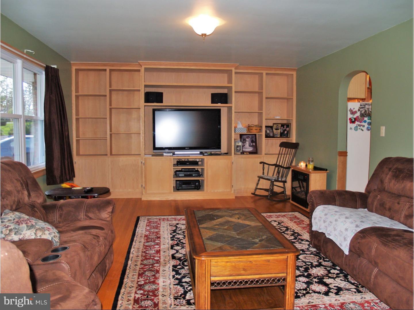 1263 Spring Valley Road Bethlehem, PA 18015 - Photo 4 of 24 Gallery Image 4