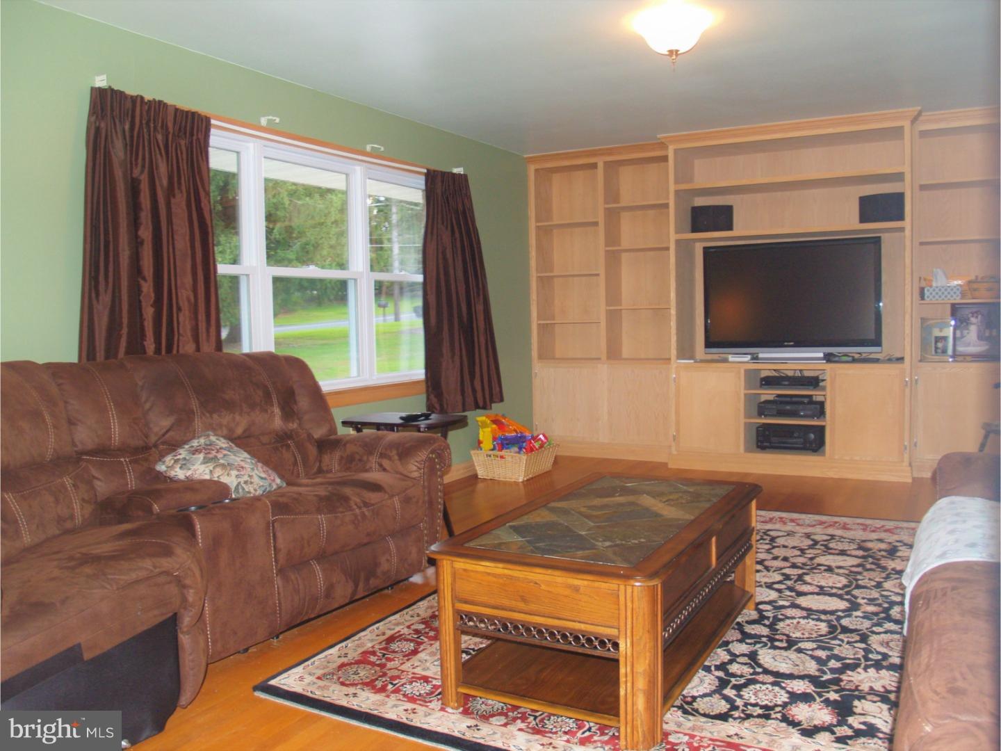1263 Spring Valley Road Bethlehem, PA 18015 - Photo 5 of 24 Gallery Image 5