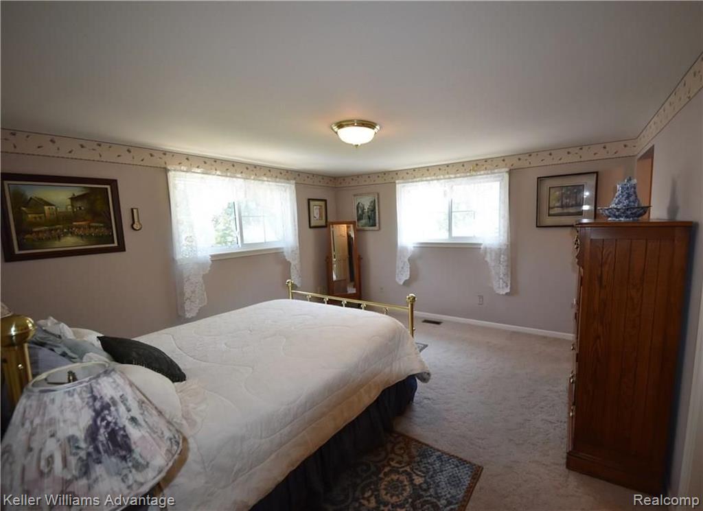 29999 Barwell Road Farmington Hills, MI 48334 - Photo 3 of 43