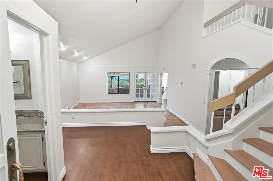 24124 Mentry Drive Newhall, CA 91321 - Photo 2 of 31