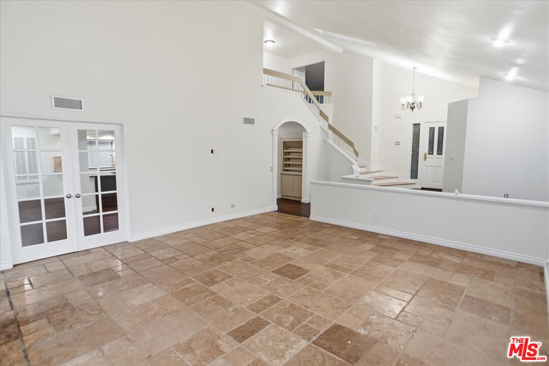 24124 Mentry Drive Newhall, CA 91321 - Photo 4 of 31