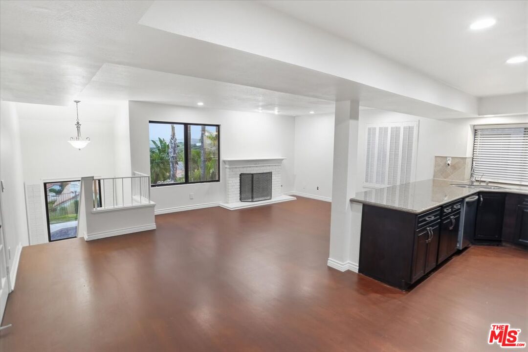 24124 Mentry Drive Newhall, CA 91321 - Photo 6 of 31