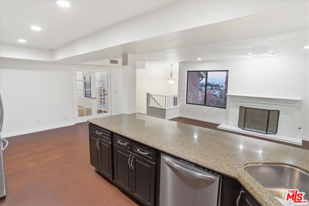 24124 Mentry Drive Newhall, CA 91321 - Photo 7 of 31