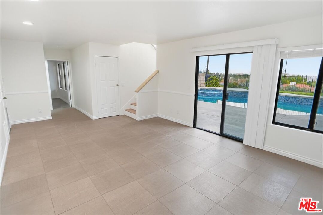 24124 Mentry Drive Newhall, CA 91321 - Photo 9 of 31