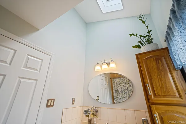 $599,000 | 38 Roslyn Street, Islip Terrace, NY 11752