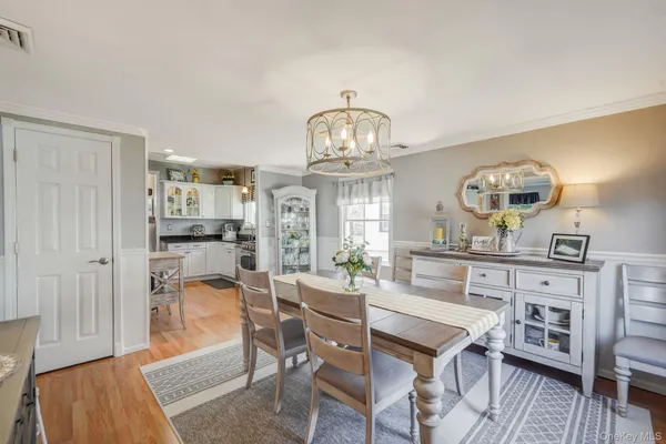 $599,000 | 38 Roslyn Street, Islip Terrace, NY 11752