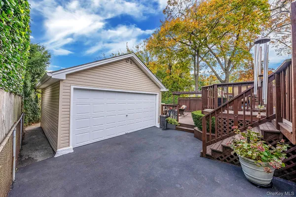 $599,000 | 38 Roslyn Street, Islip Terrace, NY 11752