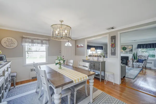 $599,000 | 38 Roslyn Street, Islip Terrace, NY 11752