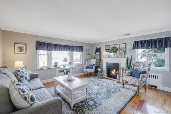 $599,000 | 38 Roslyn Street, Islip Terrace, NY 11752