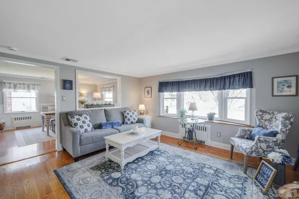 $599,000 | 38 Roslyn Street, Islip Terrace, NY 11752