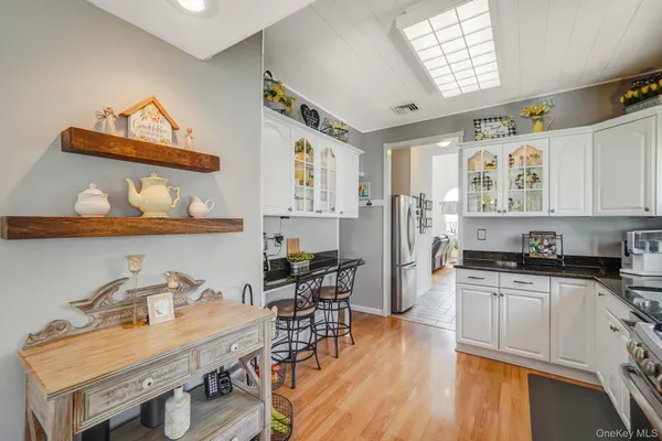 $599,000 | 38 Roslyn Street, Islip Terrace, NY 11752