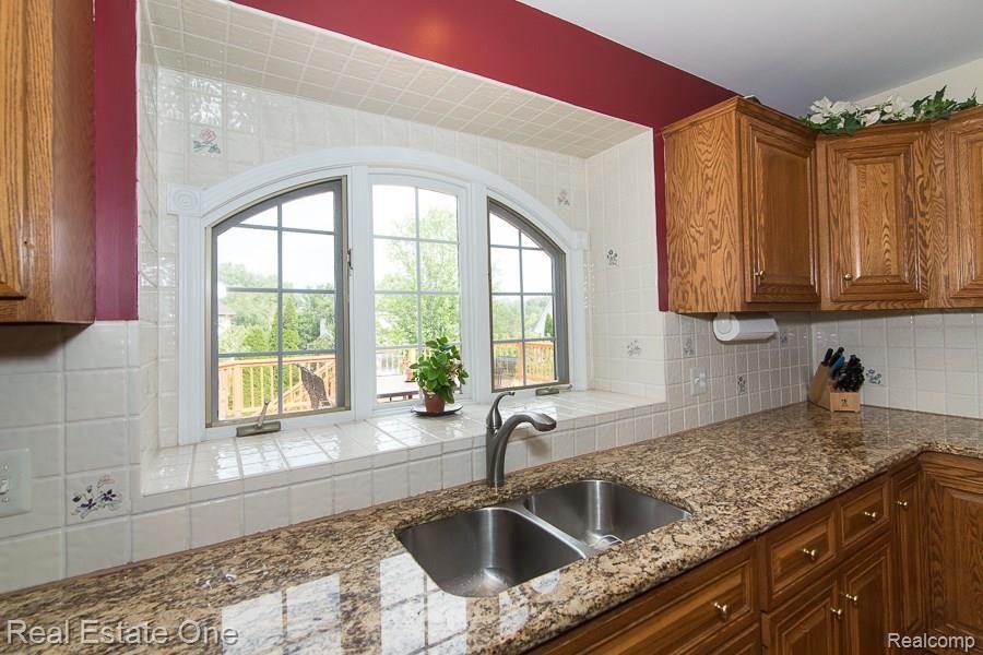 3628 Aynsley Drive Rochester, MI 48306 - Photo 13 of 32 _OL_4110_Aynsley_W018.jpg