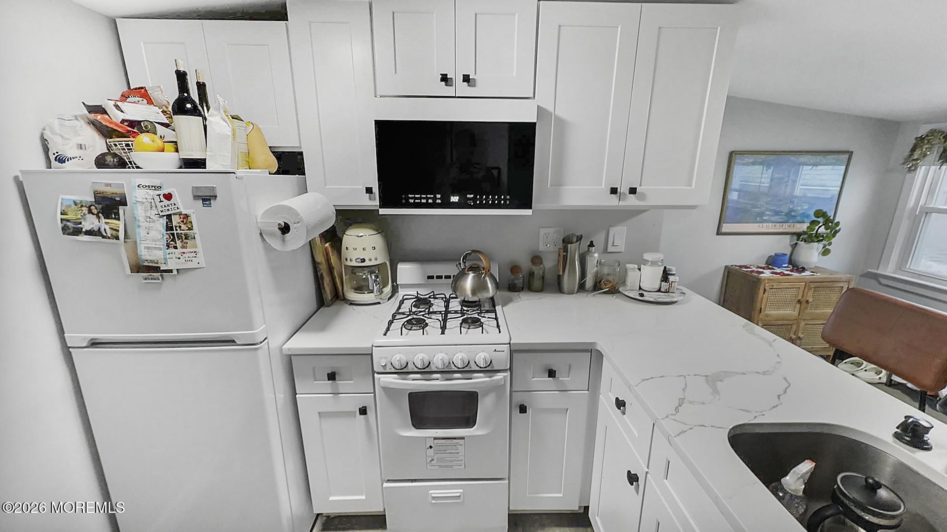 4 Via Ripa Way, Unit 2 Sea Bright, NJ 07760 - Photo 6 of 19 DJTenHoeve_4ViaRipa,SeaBright_7_HE_