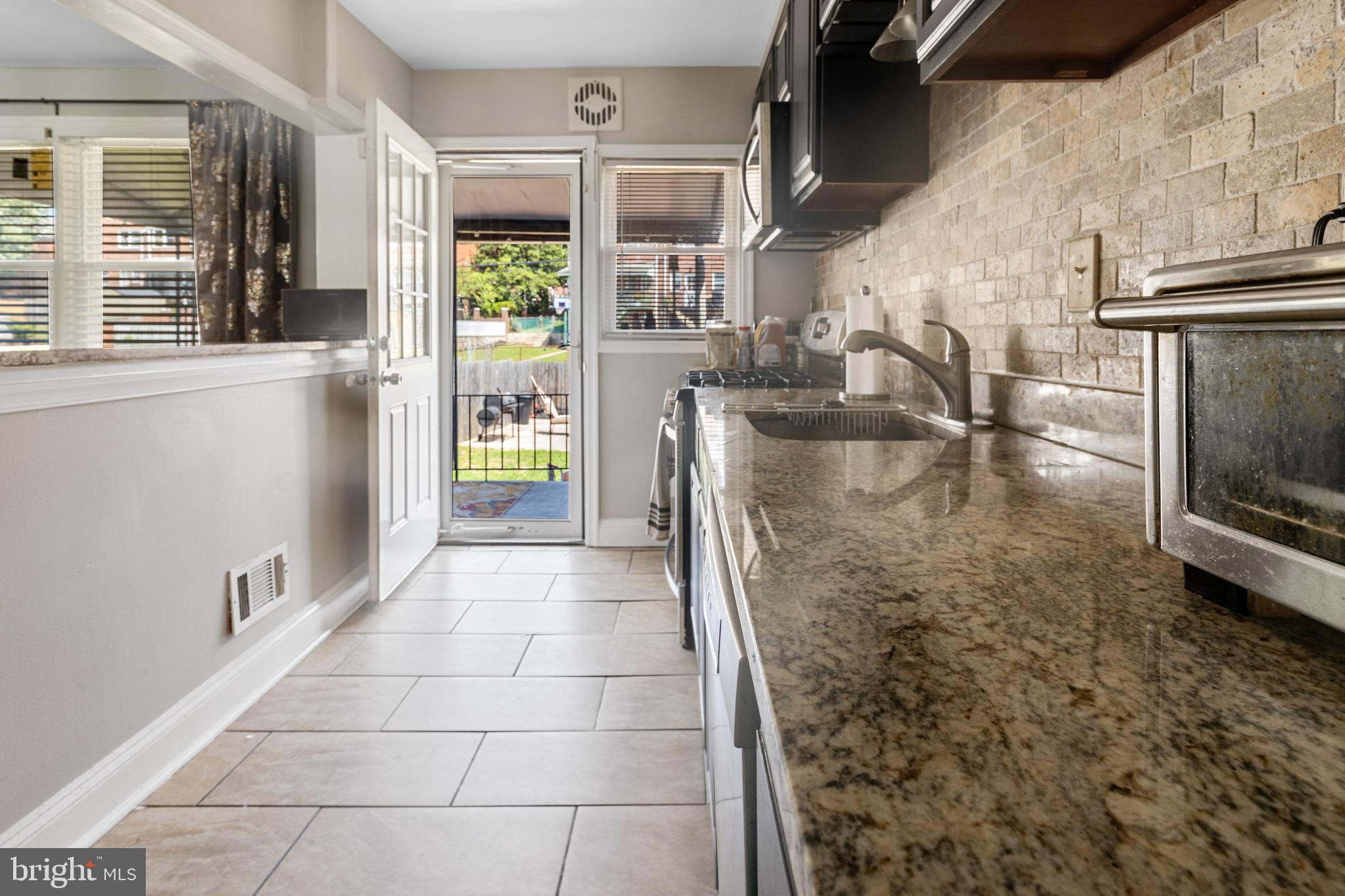 1526 Gleneagle Road Baltimore, MD 21239 - Photo 5 of 17