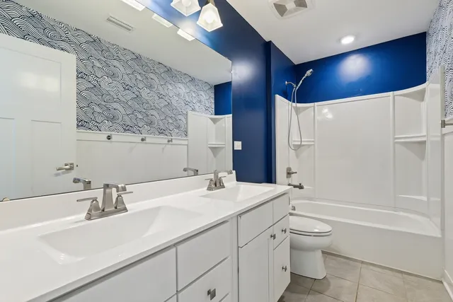 $544,000 | 2020 Squire Circle, Yorkville, IL 60560