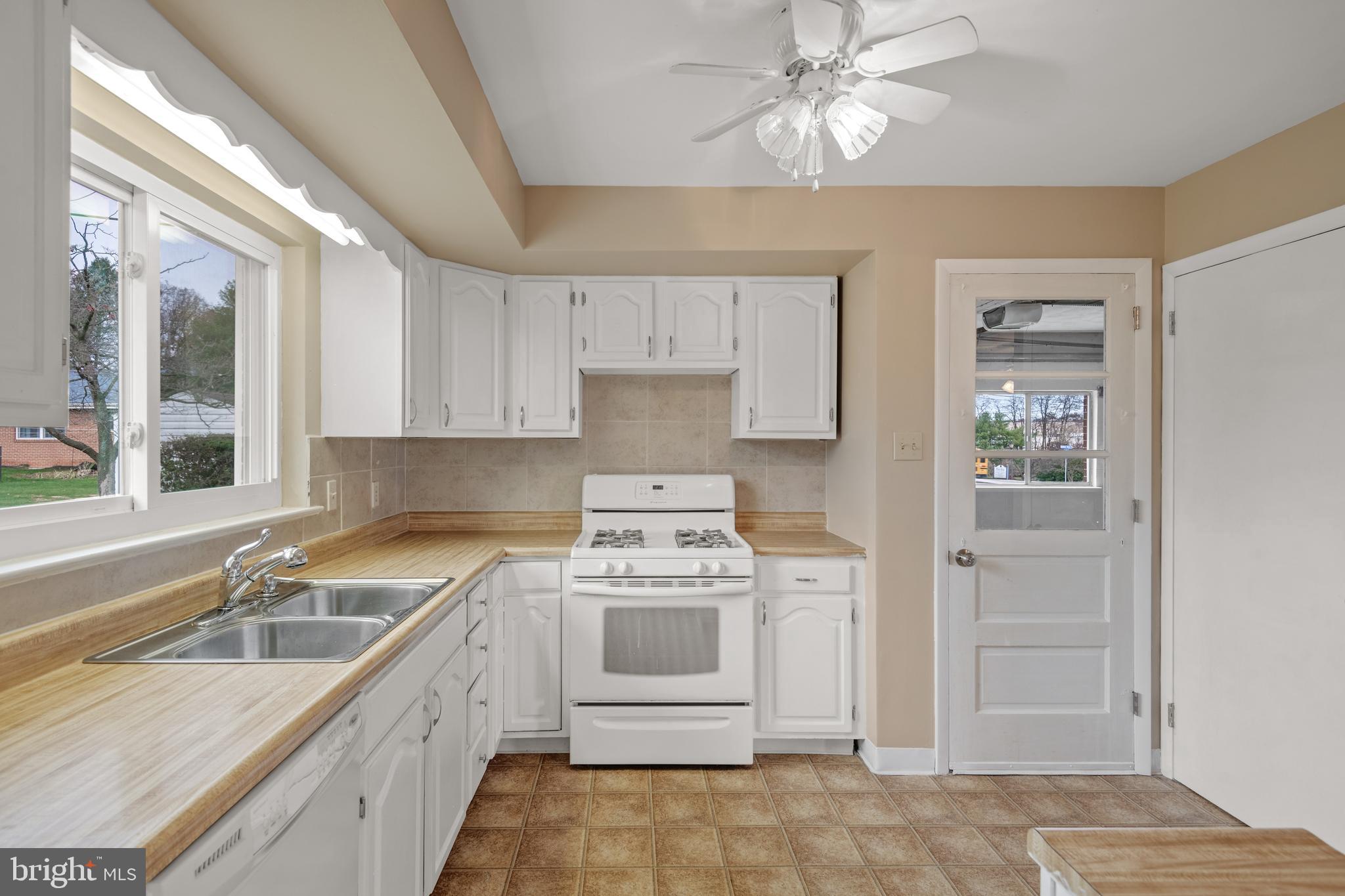 392 Tyler Run Road York, PA 17403 - Photo 13 of 31 Gallery Image 13